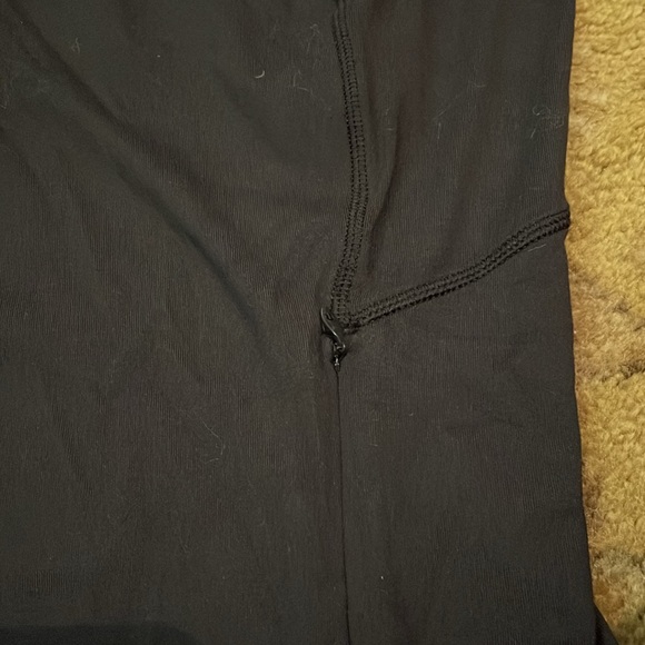 Lululemon black long sleeve three-quarter pull over Size 6 - Picture 5 of 6